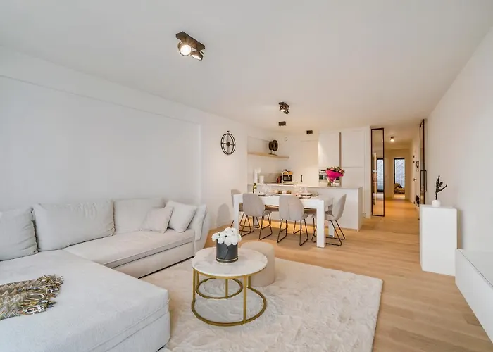 Modern In Hartje Апартаменти